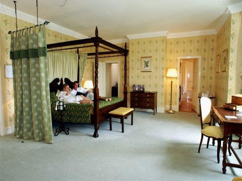 Eastwell Manor, Champneys Hotel & Spa แอชฟอร์ด ภายนอก รูปภาพ
